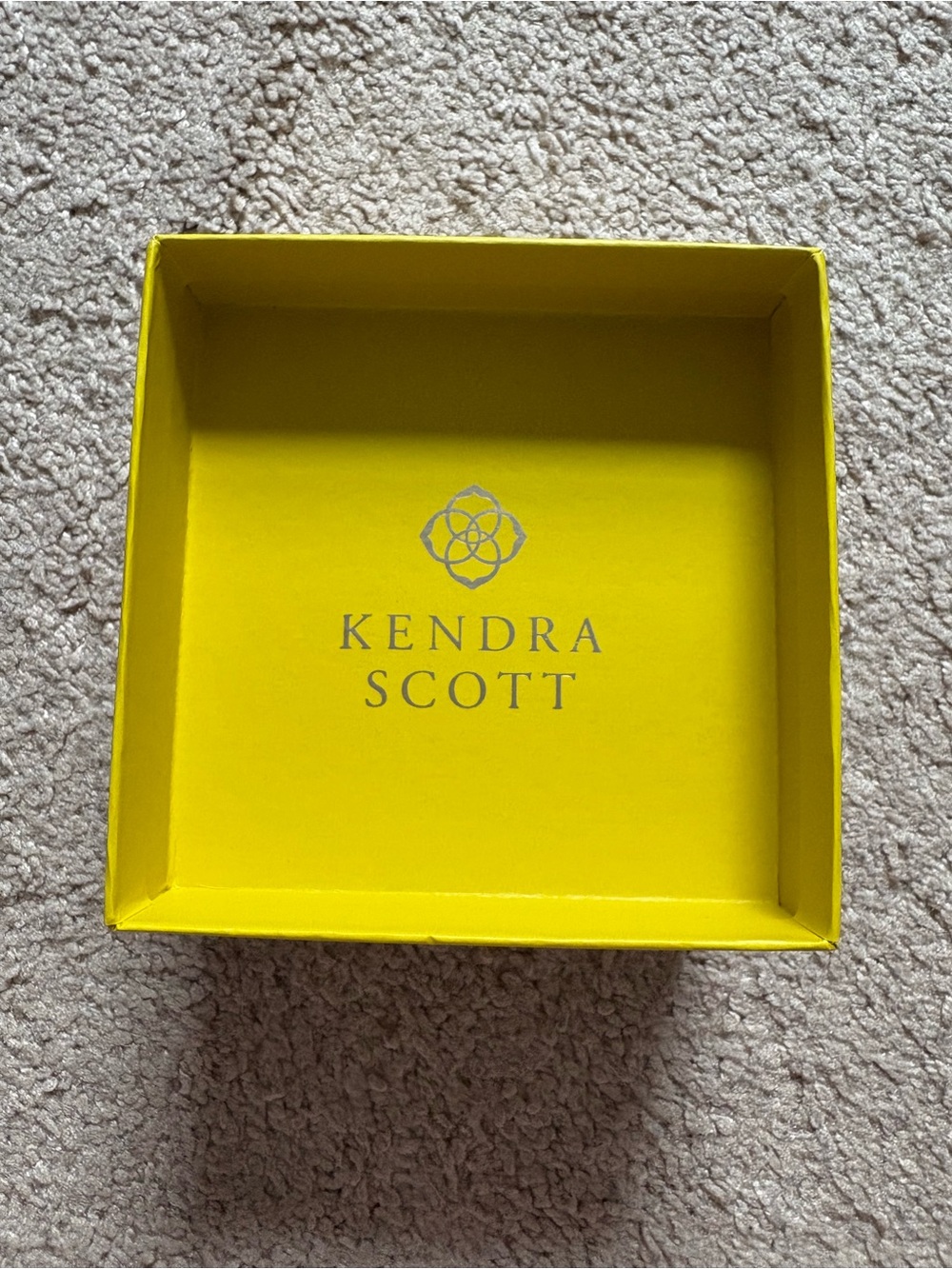 Kendra Scott Gold Chelsea Boxed Necklace - Picture 5 of 7